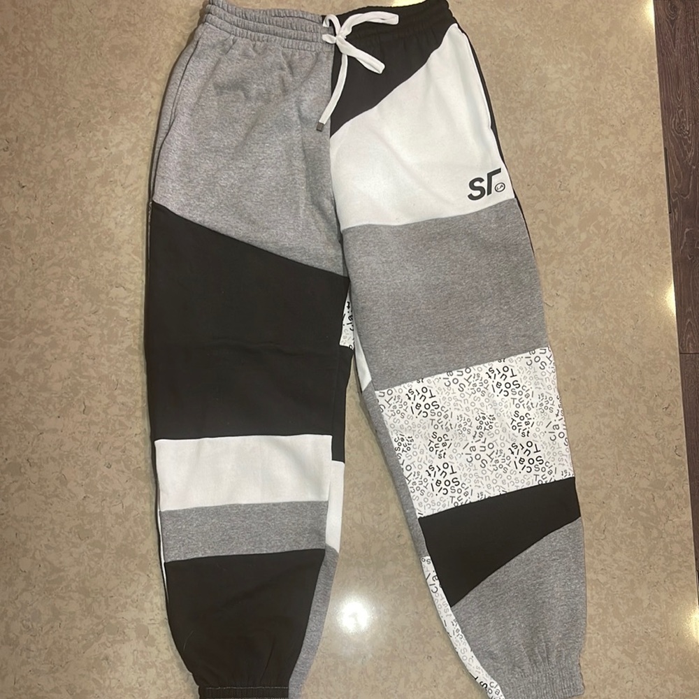 These sweats are a part of the social tourist line at Hollister.
